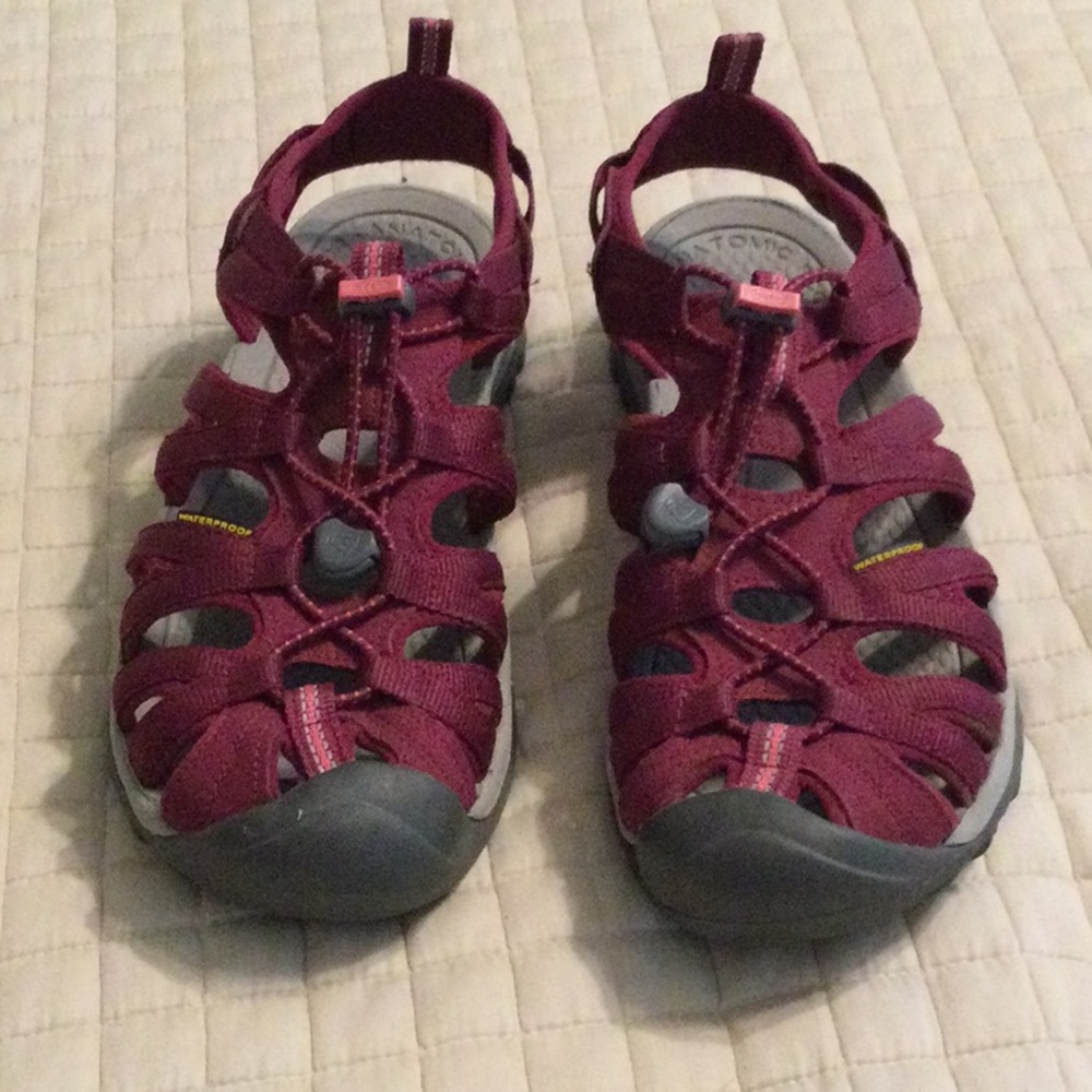 Keen sandals size 9.5